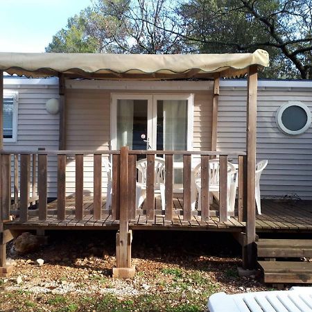 Mobil Home Sainte Baume نا لي بين المظهر الخارجي الصورة