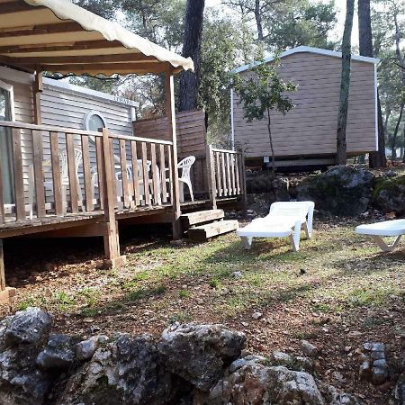 Mobil Home Sainte Baume نا لي بين المظهر الخارجي الصورة