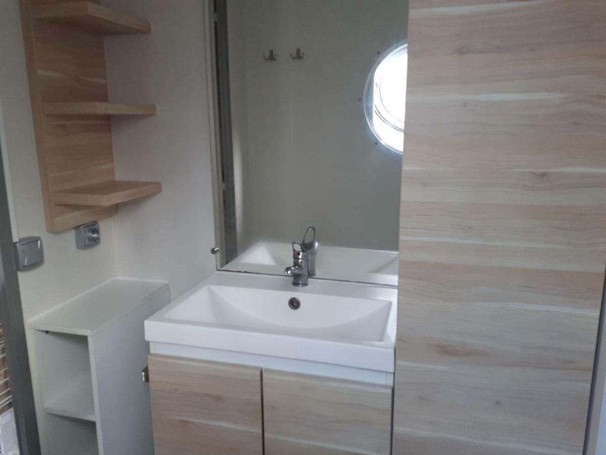 Mobil Home Sainte Baume نا لي بين المظهر الخارجي الصورة