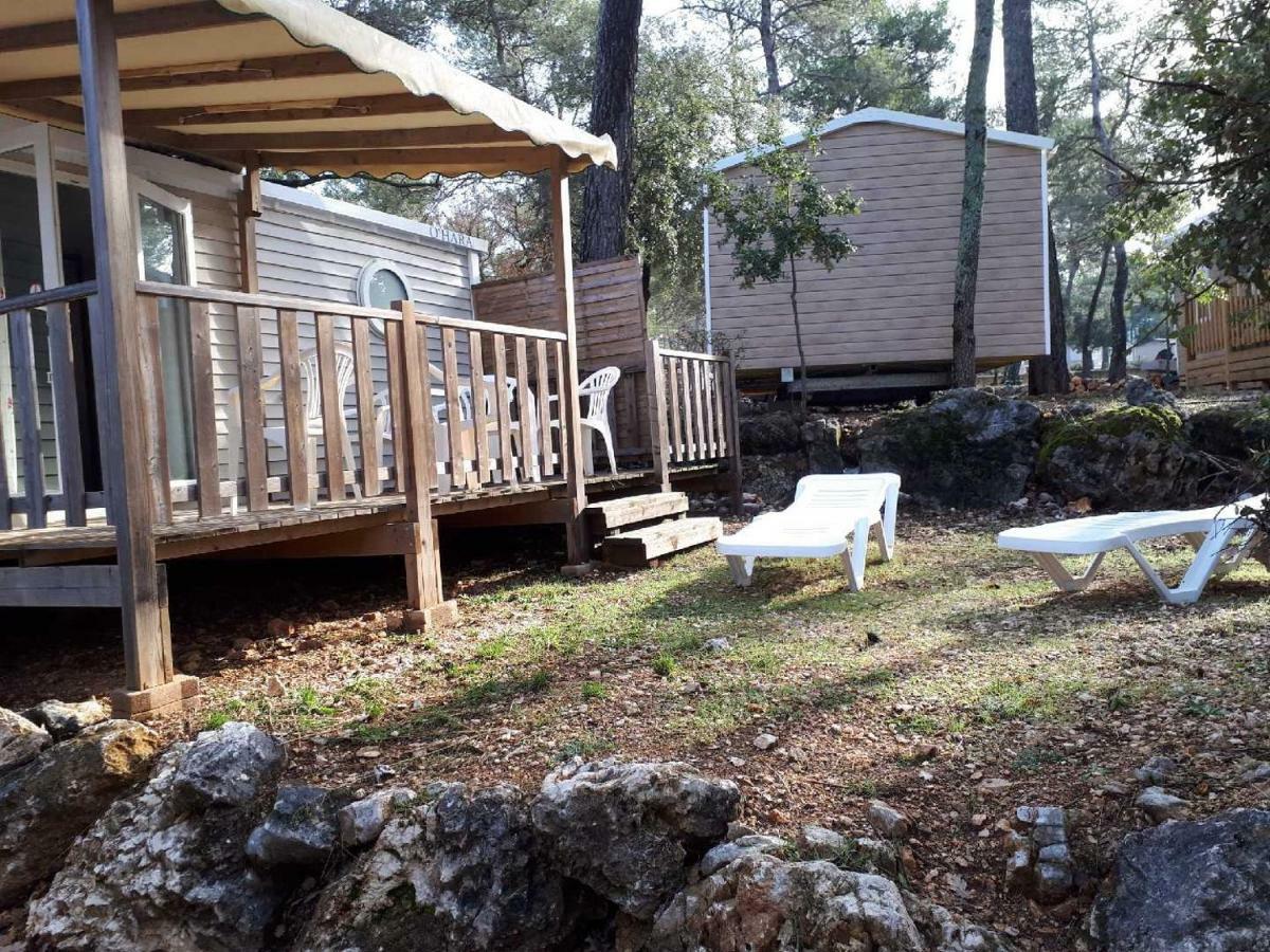 Mobil Home Sainte Baume نا لي بين المظهر الخارجي الصورة